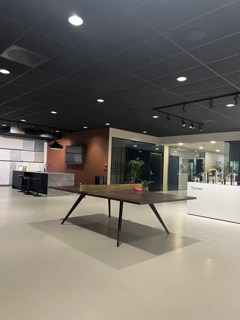 AV-Montøren har oppgradert Tapwells Sonos- og skjermsystemer for optimal ytelse i alle kontorarealer.